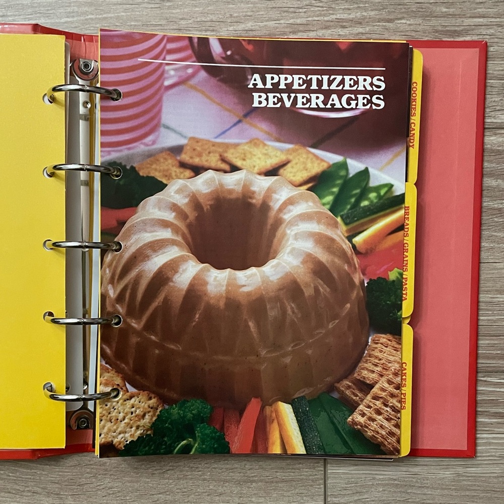 Vintage Betty Crocker's Cookbook New and Revised Hardcover Binder 1986 - Picture 8 of 15